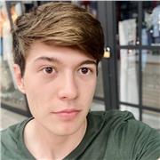 Estudiante de física imparte clases de inglés, matemáticas y ciencias a jóvenes universitarios de primer y segundo semestre, y estudiantes de noveno, décimo y undécimo grado